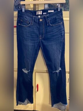 NWOT Frame “Le Crop Mini Boot” Distressed